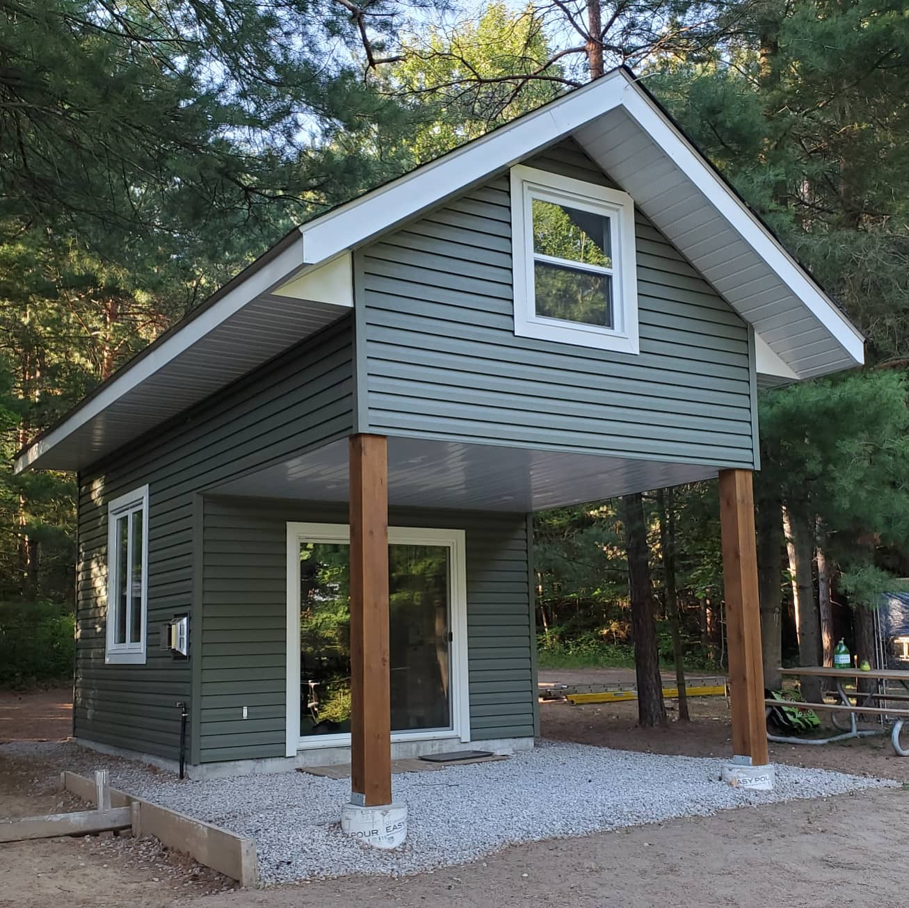 Horizontal shamrock vinyl siding